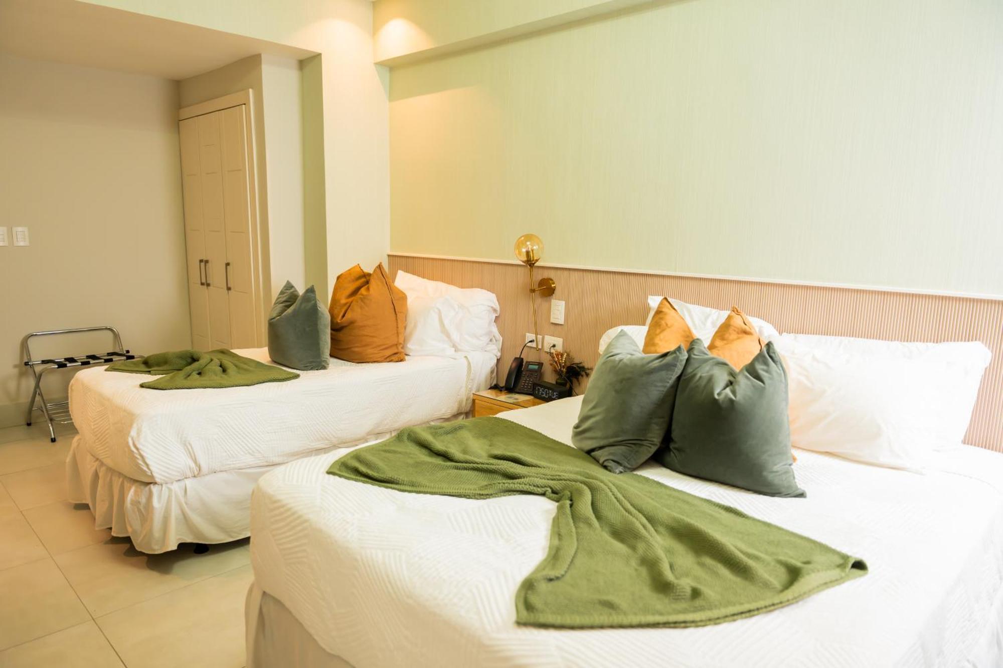 Hotel Stay Here Suites Santo Domingo Exterior photo