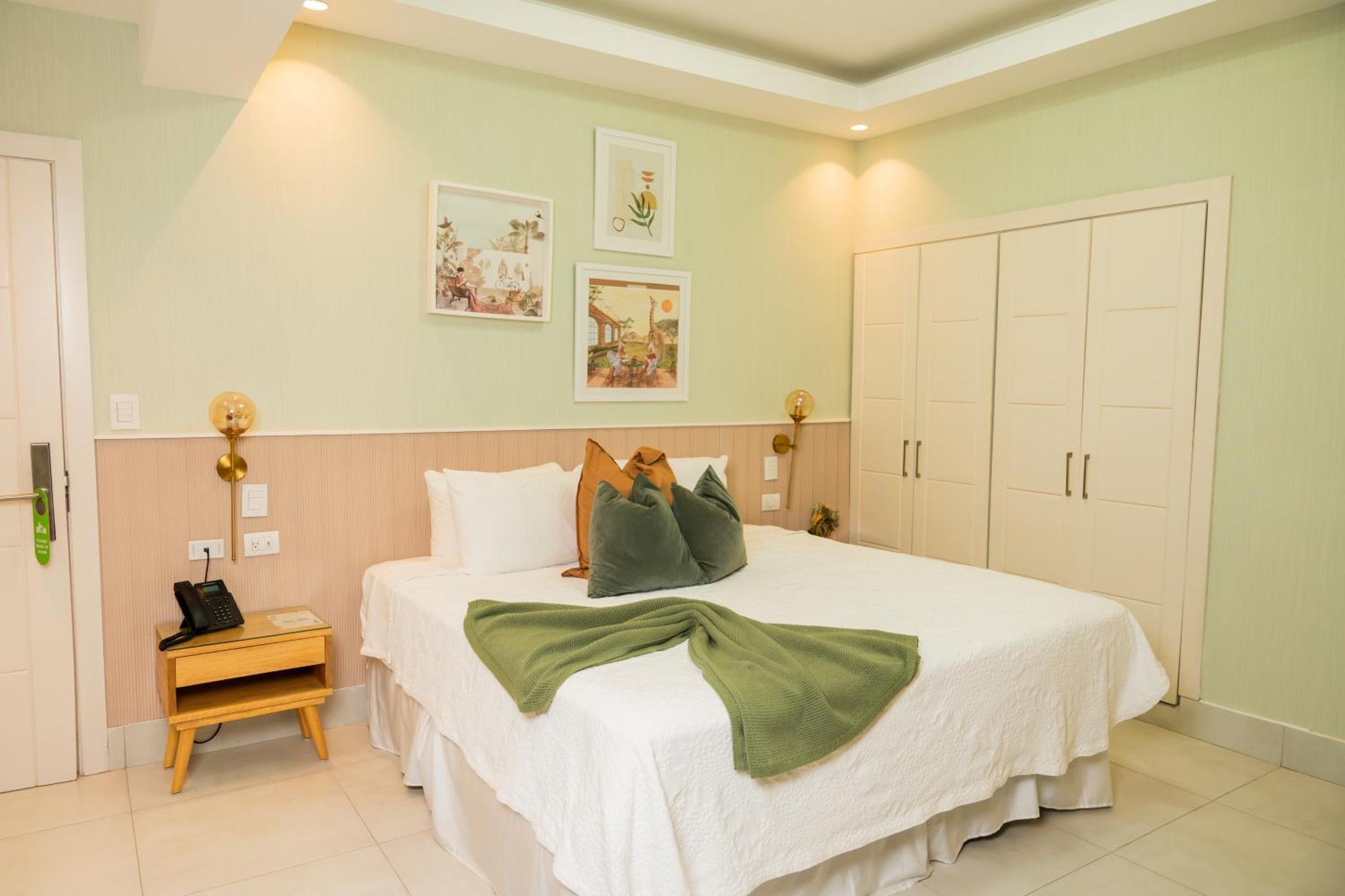 Hotel Stay Here Suites Santo Domingo Exterior photo