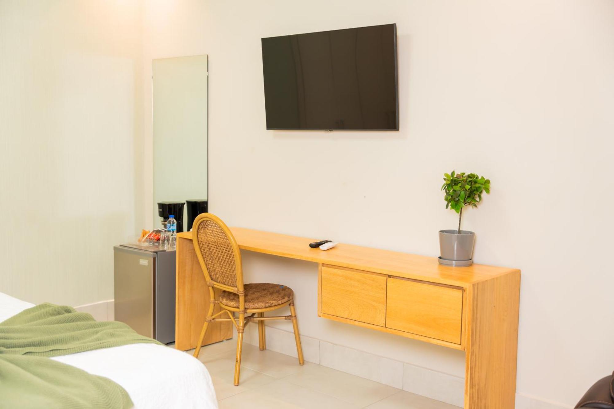 Hotel Stay Here Suites Santo Domingo Exterior photo
