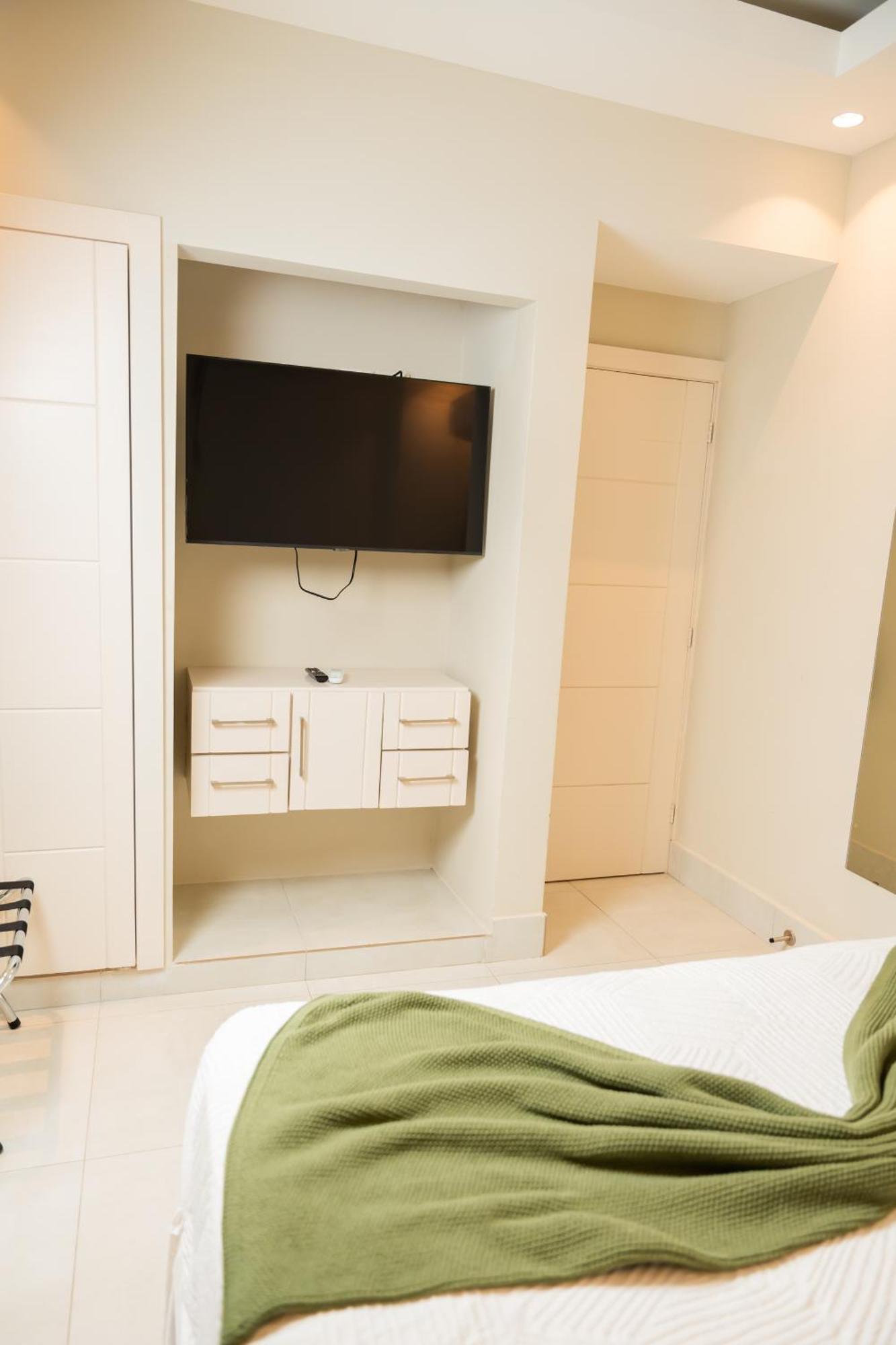 Hotel Stay Here Suites Santo Domingo Room photo