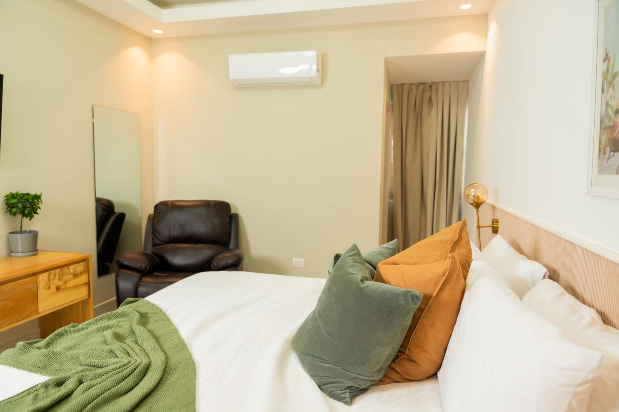 Hotel Stay Here Suites Santo Domingo Exterior photo