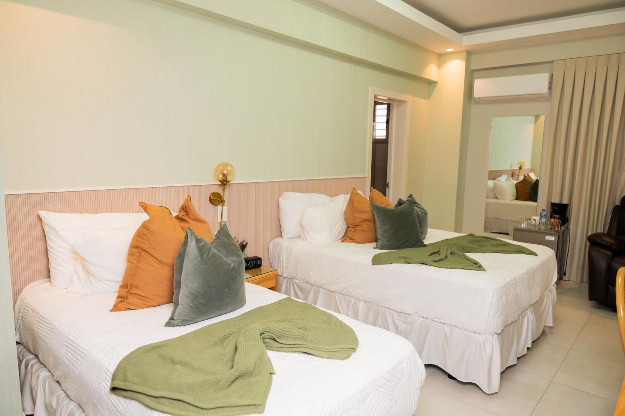 Hotel Stay Here Suites Santo Domingo Exterior photo