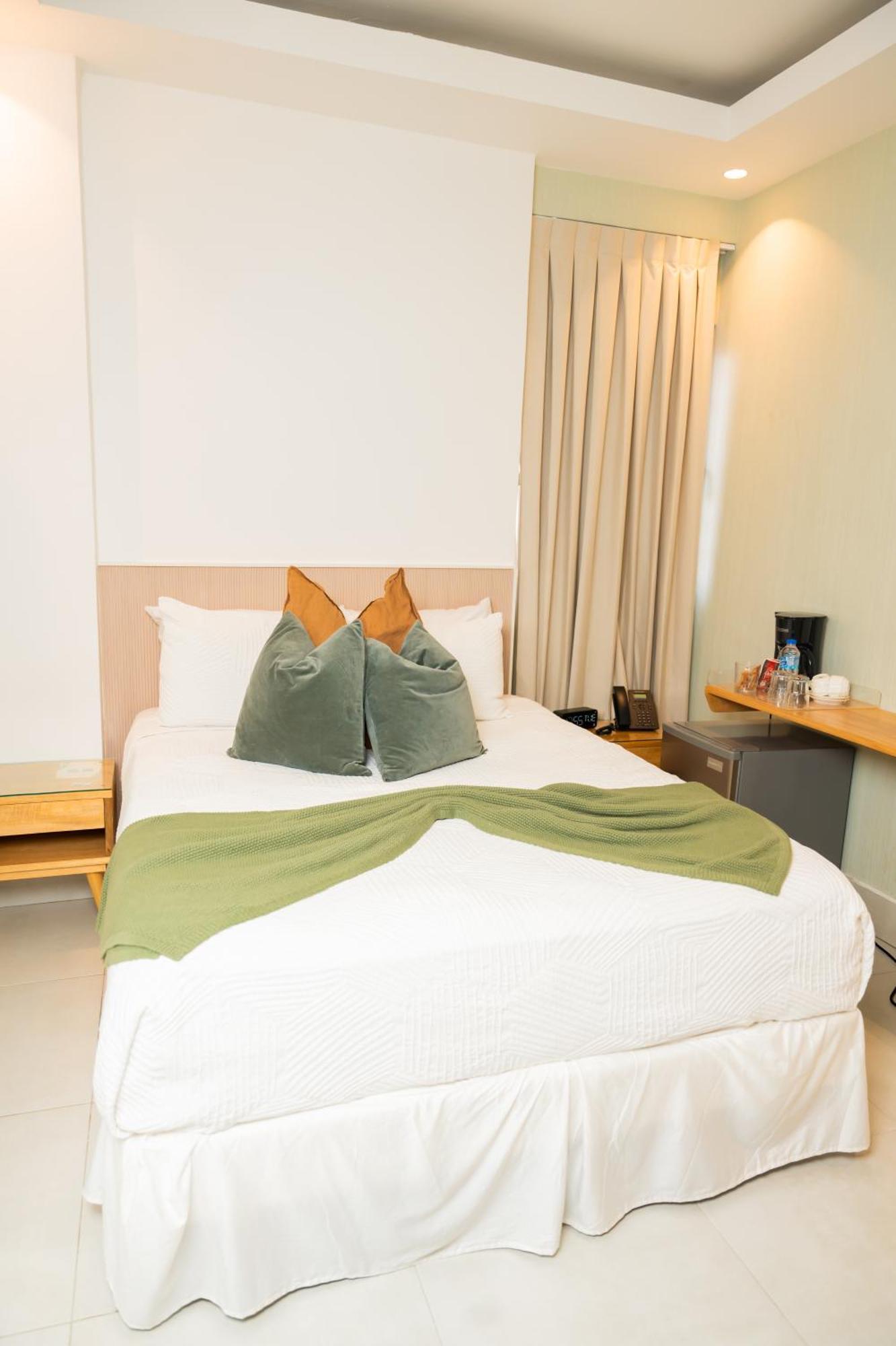 Hotel Stay Here Suites Santo Domingo Exterior photo