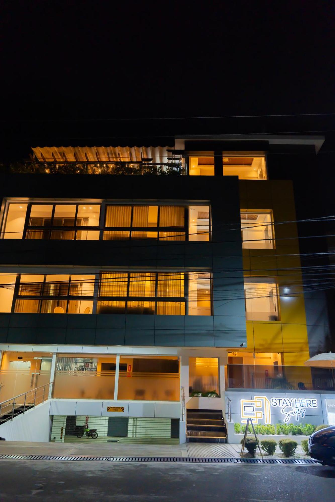 Hotel Stay Here Suites Santo Domingo Exterior photo