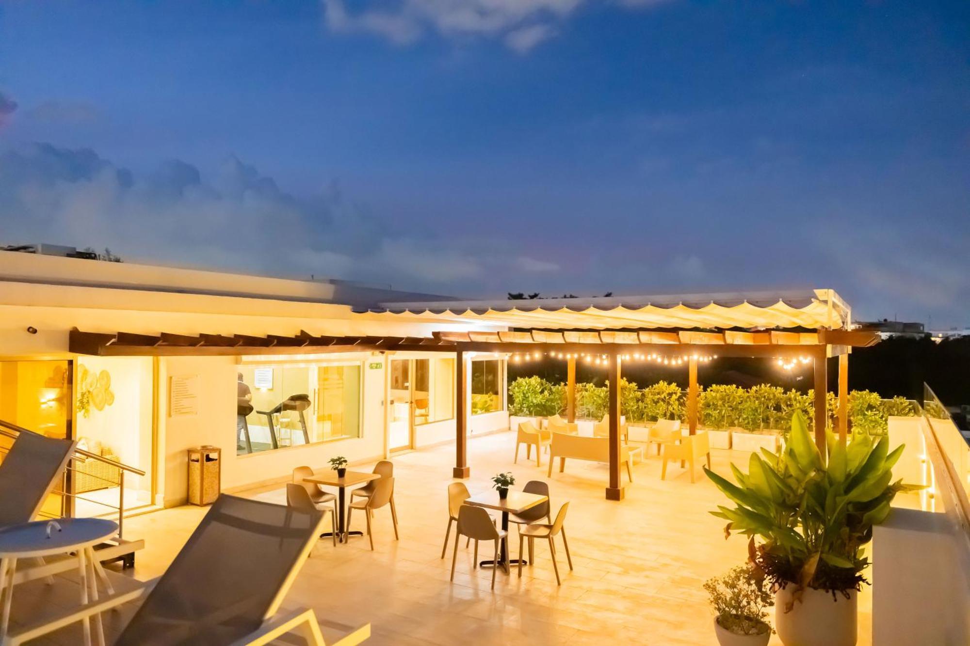 Hotel Stay Here Suites Santo Domingo Exterior photo